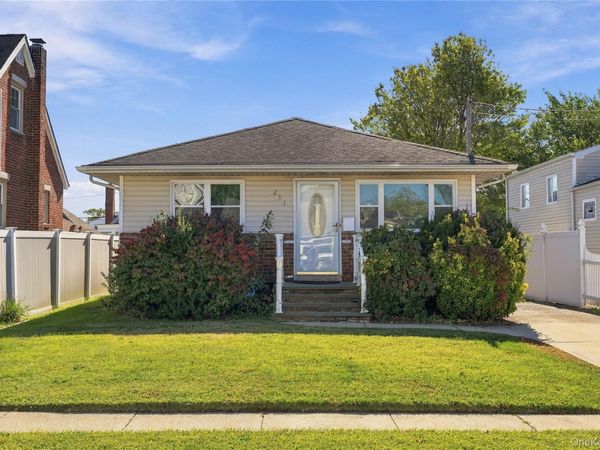 231 E Clearwater Road , Lindenhurst, NY 11757