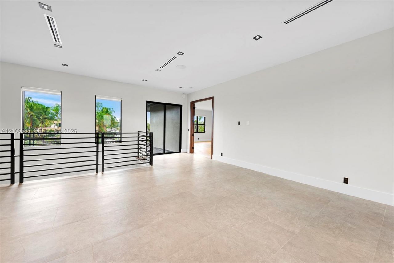 461 Poinciana Dr , Hallandale Beach, FL 33009 Photo