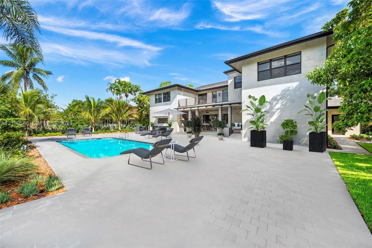 461 Poinciana Dr , Hallandale Beach, FL 33009 Photo