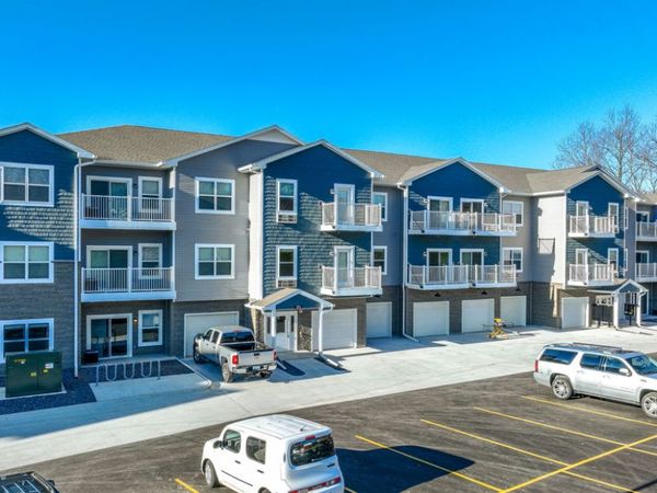 1176 Devils Glen Road , Unit 204, Bettendorf, IA 52722