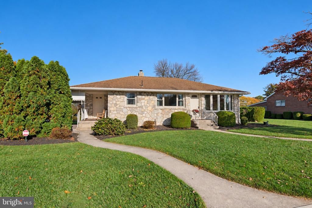 425 W VINE STREET , FLEETWOOD, PA 19522