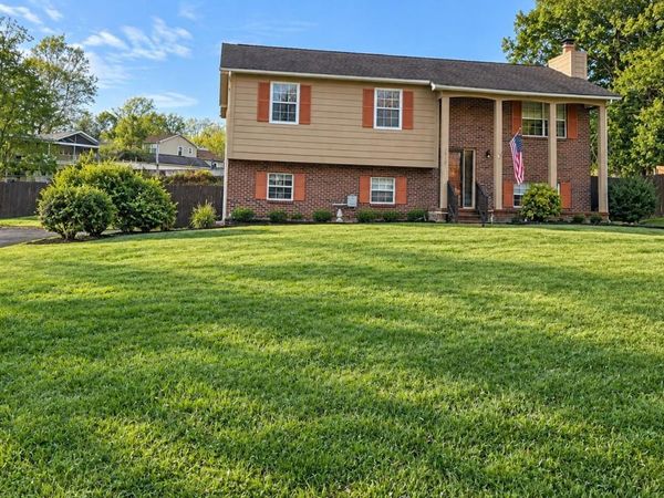 1819 Strathmore Rd, Knoxville, TN 37922