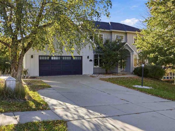 2265 Shropshire Cir, Coralville, IA 52241