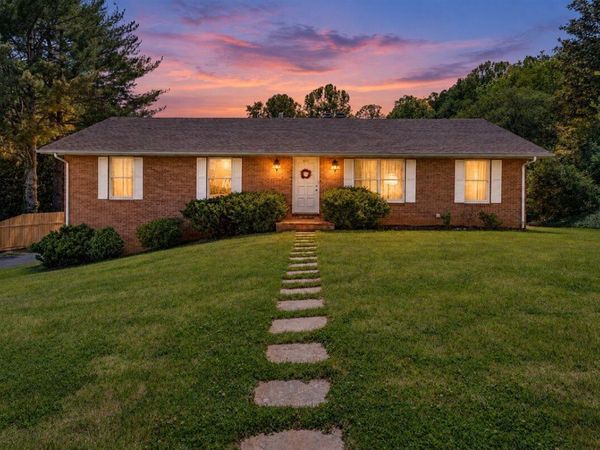 4434 Rosecrest RD , Roanoke, VA 24018