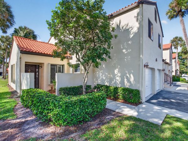 10 VIA DE CASAS SUR, Unit 101, Boynton Beach, FL 33426