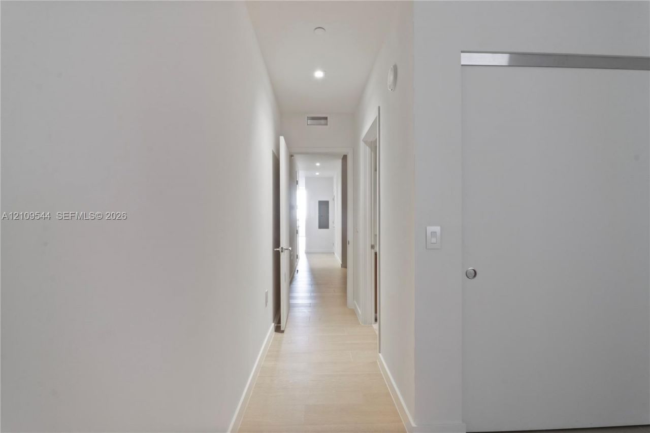 1400 Biscayne Blvd , Unit 605, Miami, FL 33132 Photo