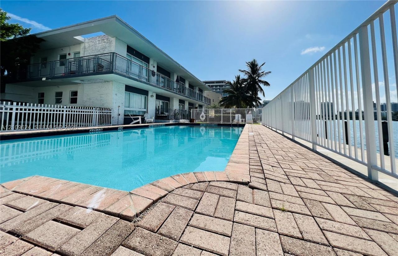 950 Bay Dr , Unit 7, Miami Beach, FL 33141 Photo