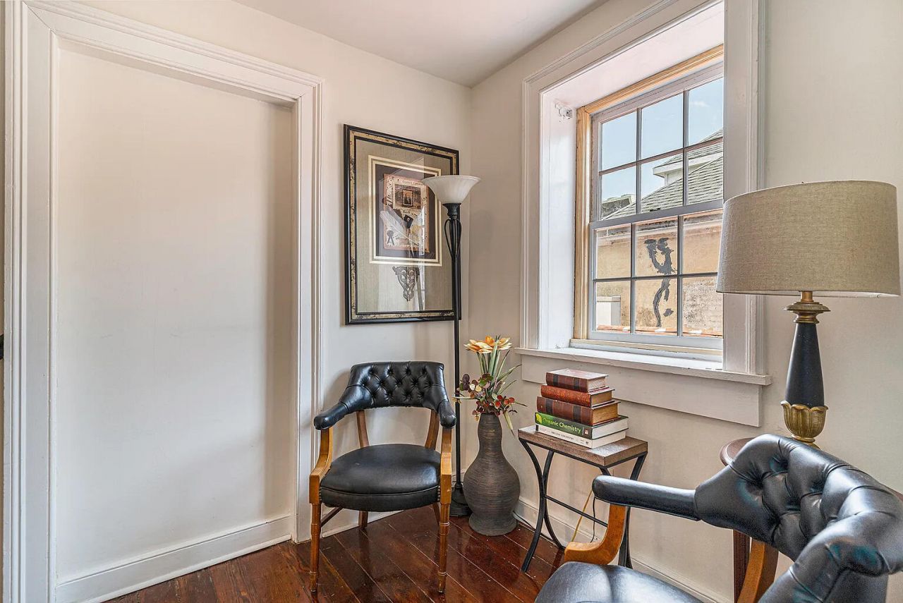 342 King Street Photo 11