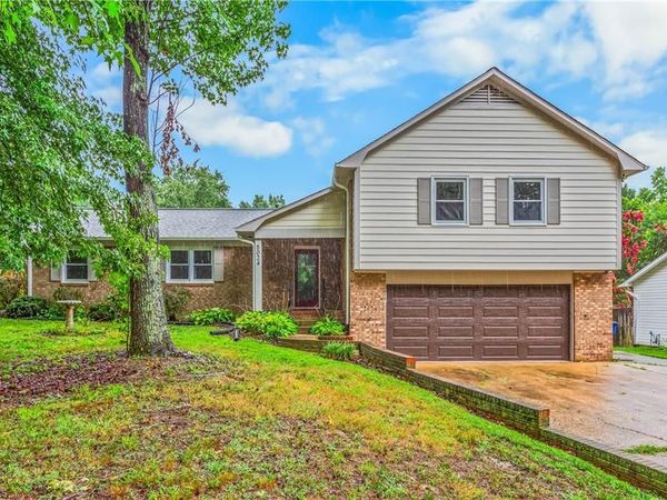 5024 Timbrook Lane , Winston-Salem, NC 27103