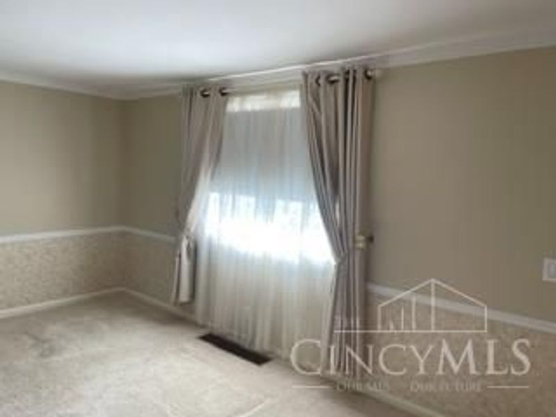 5580 Fairwood Road, Green Township, OH 45239 Photo 3