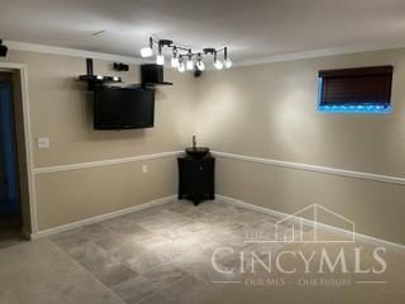 5580 Fairwood Road, Green Township, OH 45239 Photo 9