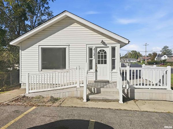 4241 N BOULEVARD Avenue, Peoria, IL 61614