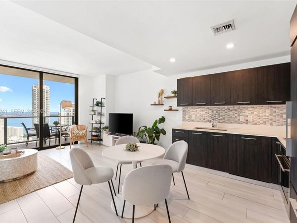 45 SW 9th St, Unit 4002, Miami, FL 33130