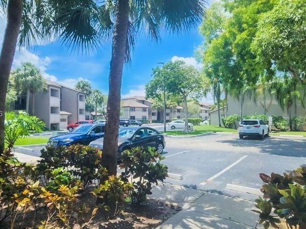 9830 Nob Hill Ln, Unit 9830, Sunrise, FL 33351