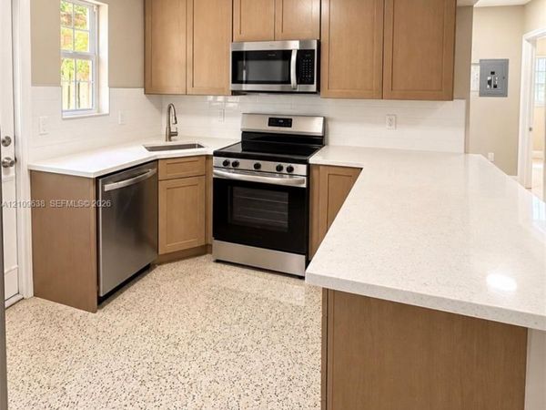 1237 NW 5th St, Unit 1, Miami, FL 33125