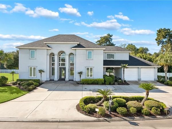 132 PINE VALLEY Drive , New Orleans, LA 70131