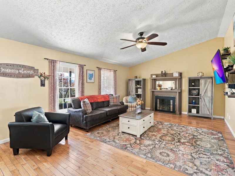 1048 Parkway Drive, Logan, OH 43138 Photo 14