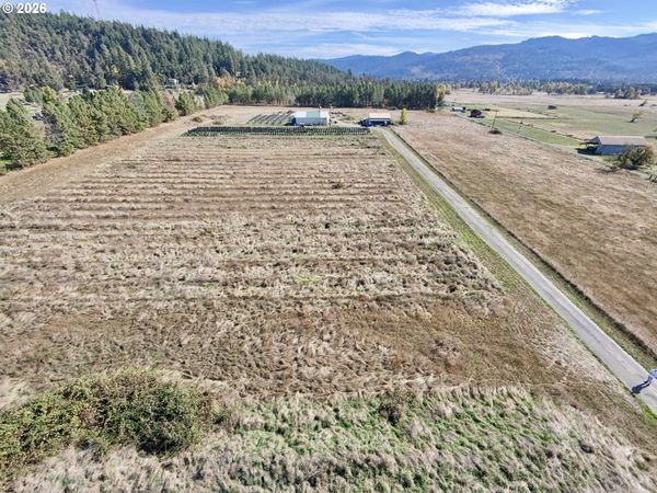 82447 BUTTE RD, Creswell, OR 97426