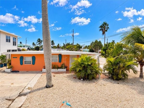 2566 2nd ST , MATLACHA, FL 33993