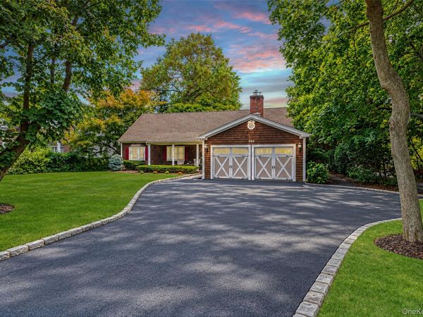 265 Oak Neck Lane , West Islip, NY 11795
