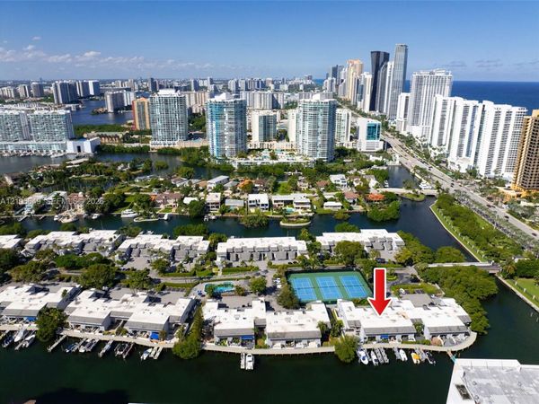 216 Poinciana Dr, Unit 206, Sunny Isles Beach, FL 33160