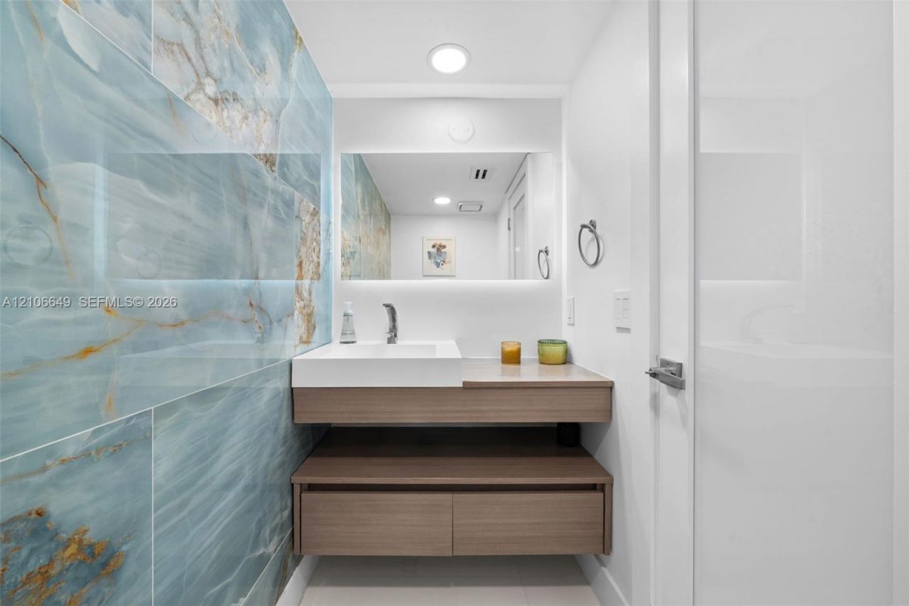 216 Poinciana Dr, Unit 206, Sunny Isles Beach, FL 33160 Photo