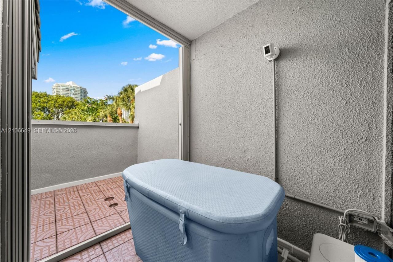 216 Poinciana Dr, Unit 206, Sunny Isles Beach, FL 33160 Photo