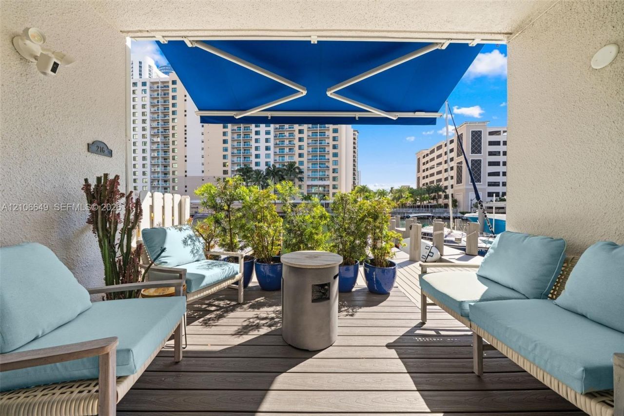216 Poinciana Dr, Unit 206, Sunny Isles Beach, FL 33160 Photo