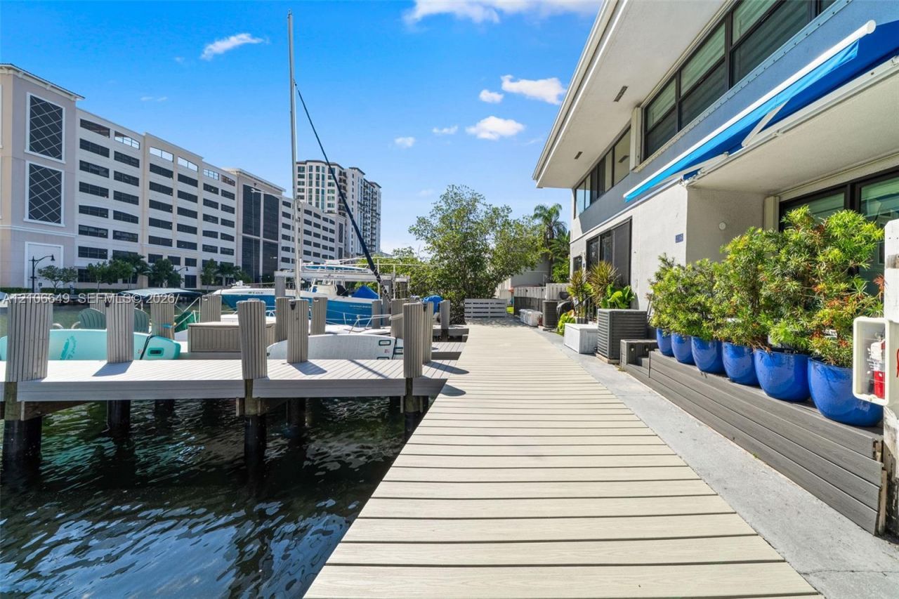 216 Poinciana Dr, Unit 206, Sunny Isles Beach, FL 33160 Photo