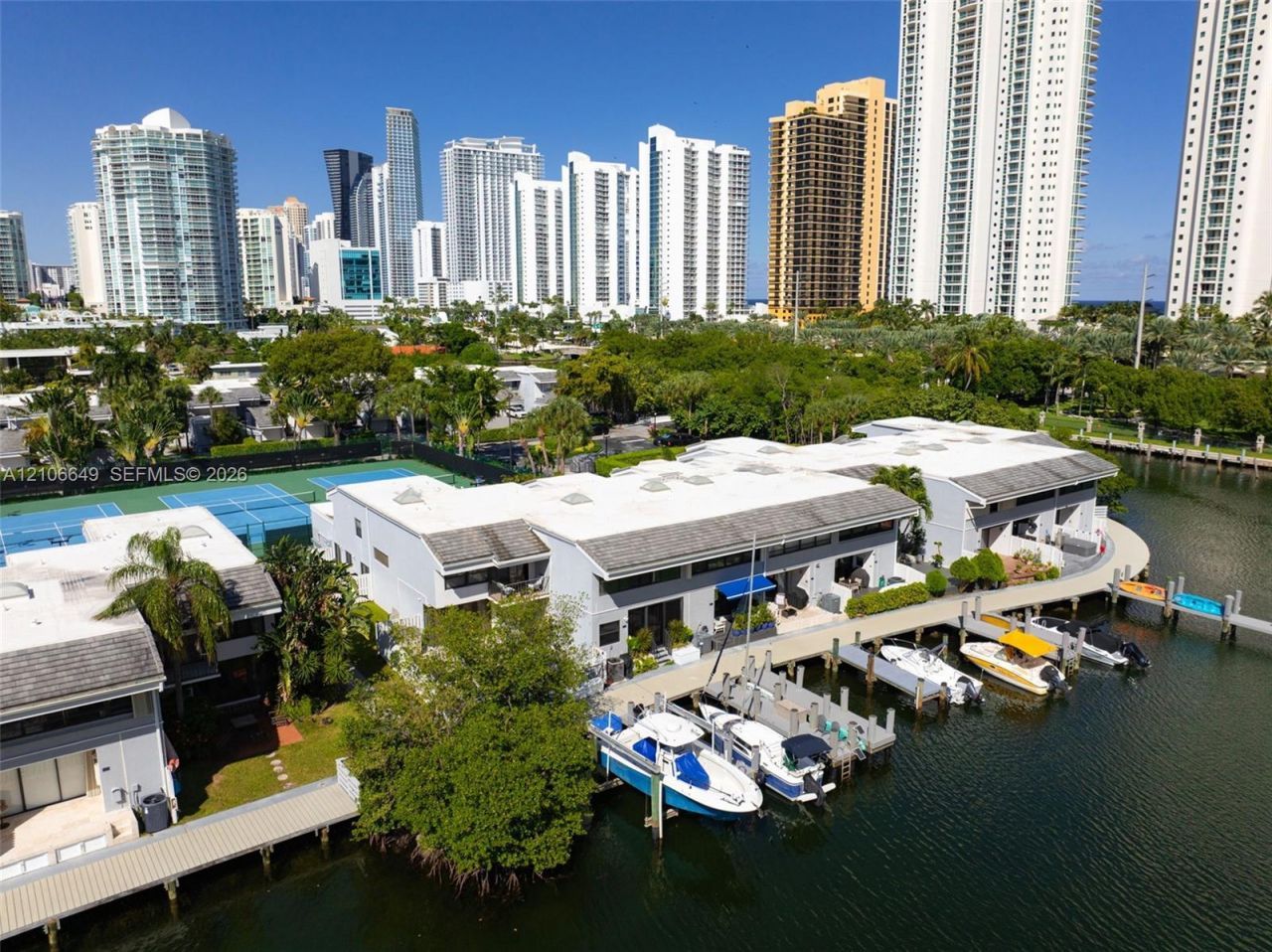 216 Poinciana Dr, Unit 206, Sunny Isles Beach, FL 33160 Photo