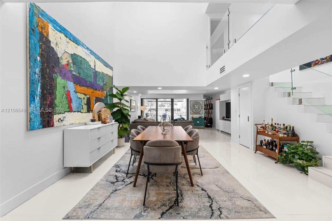 216 Poinciana Dr, Unit 206, Sunny Isles Beach, FL 33160 Photo