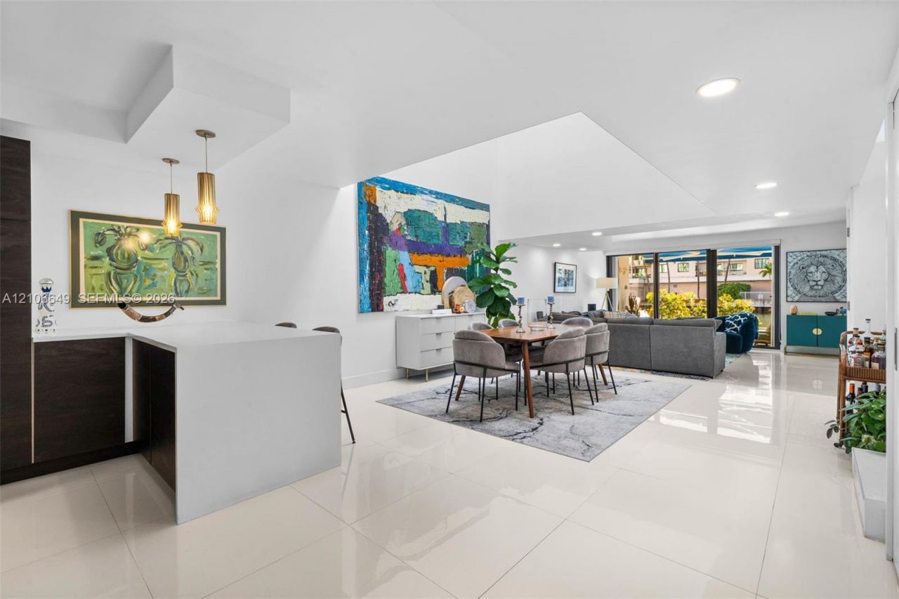216 Poinciana Dr, Unit 206, Sunny Isles Beach, FL 33160 Photo