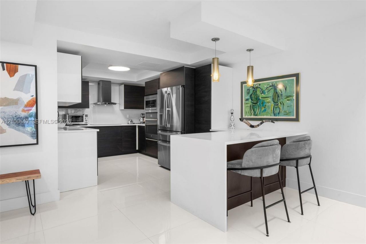 216 Poinciana Dr, Unit 206, Sunny Isles Beach, FL 33160 Photo