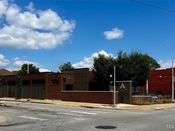 5897 Delmar Blvd , St Louis, MO 63112