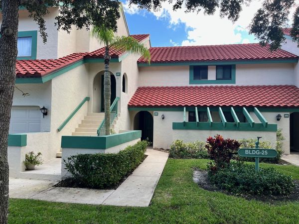 25 Lexington Lane W, Unit B, Palm Beach Gardens, FL 33418
