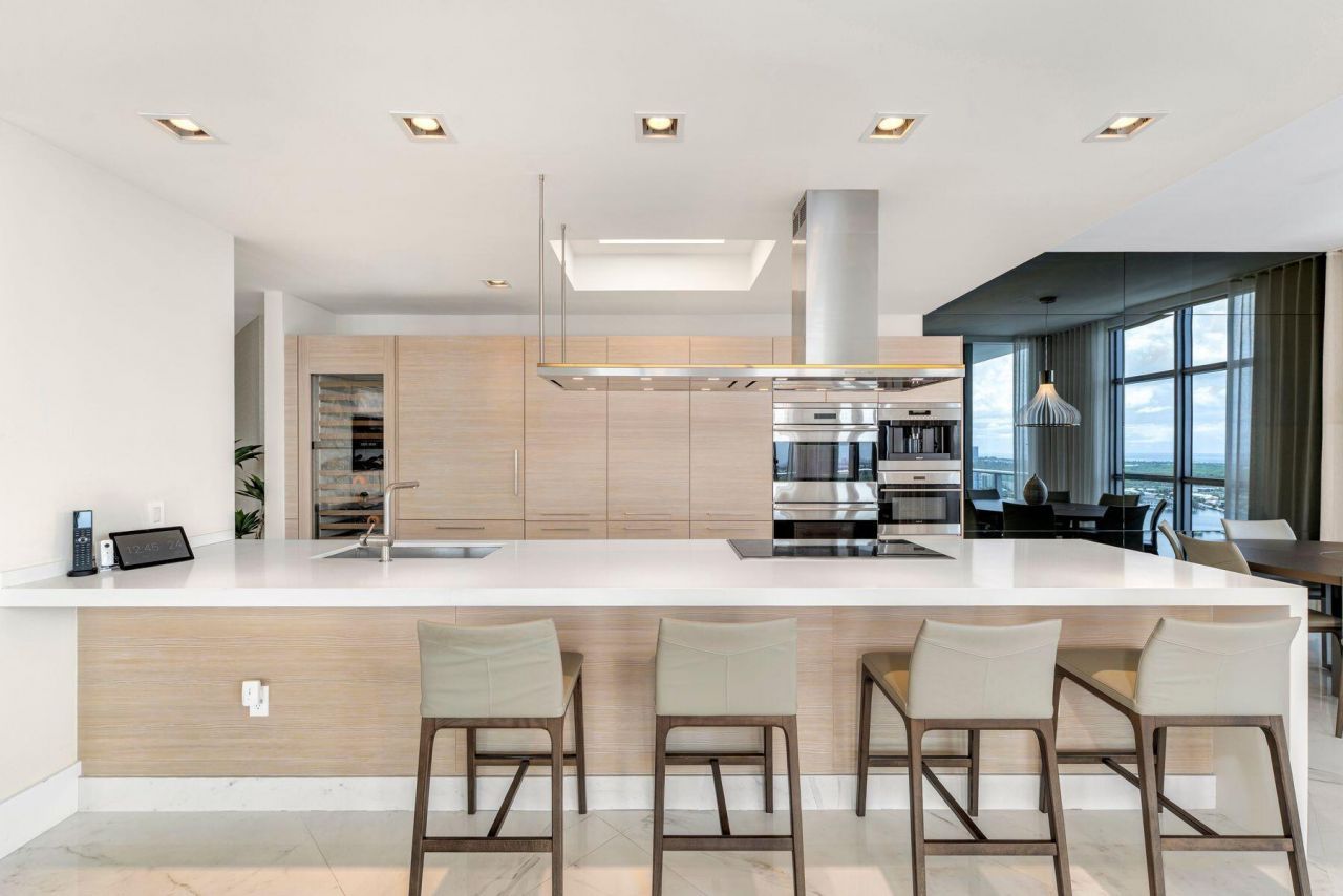 17301 Biscayne Boulevard, Unit PH-7, North Miami Beach, FL 33160 Photo