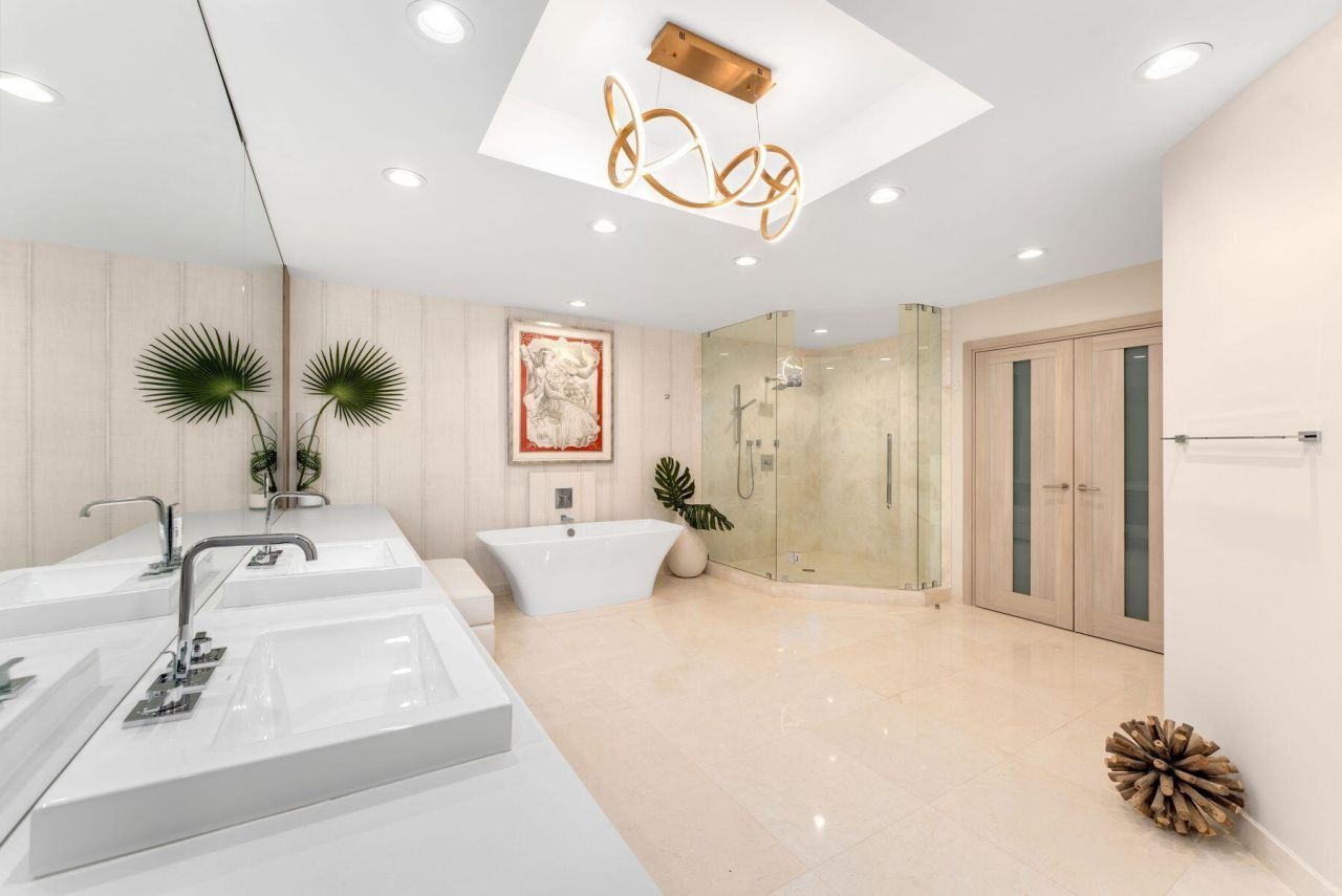17301 Biscayne Boulevard, Unit PH-7, North Miami Beach, FL 33160 Photo