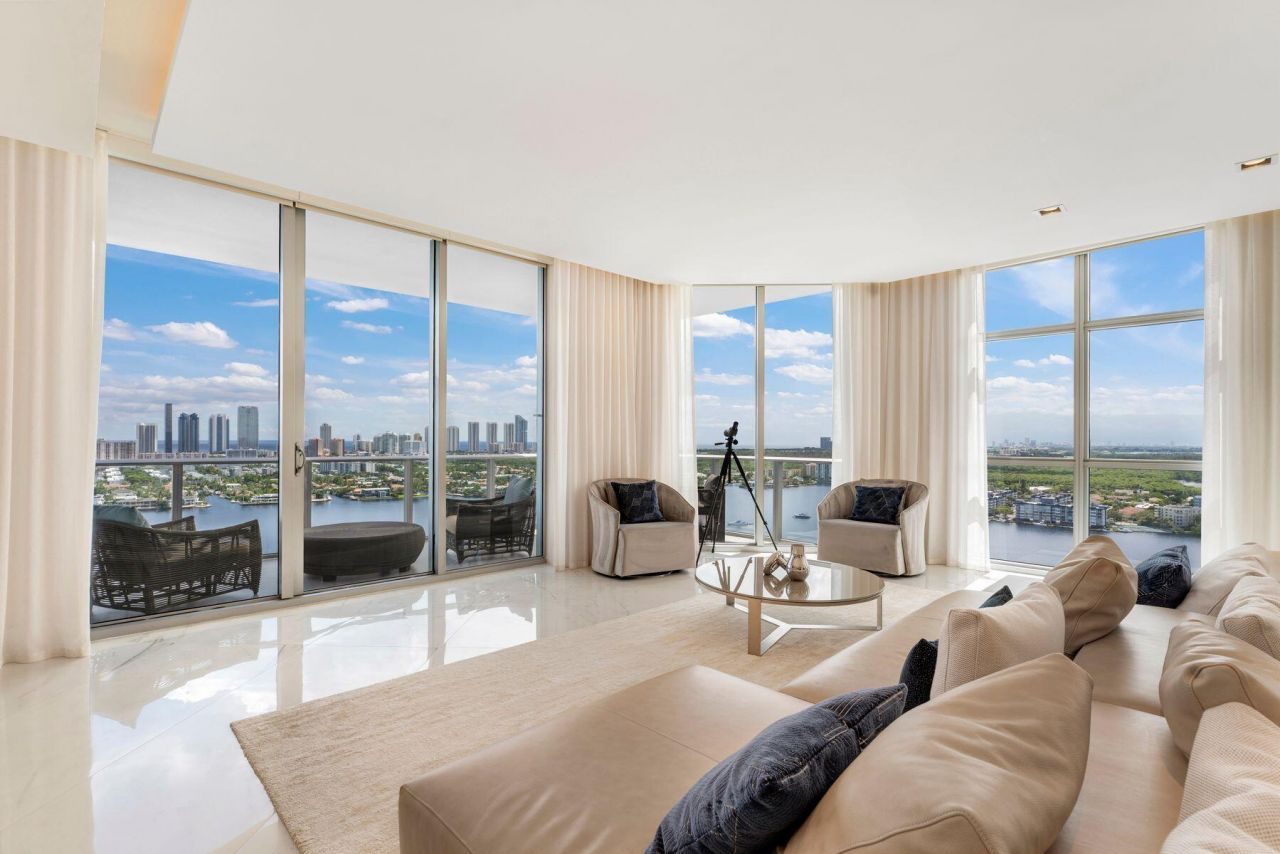 17301 Biscayne Boulevard, Unit PH-7, North Miami Beach, FL 33160 Photo