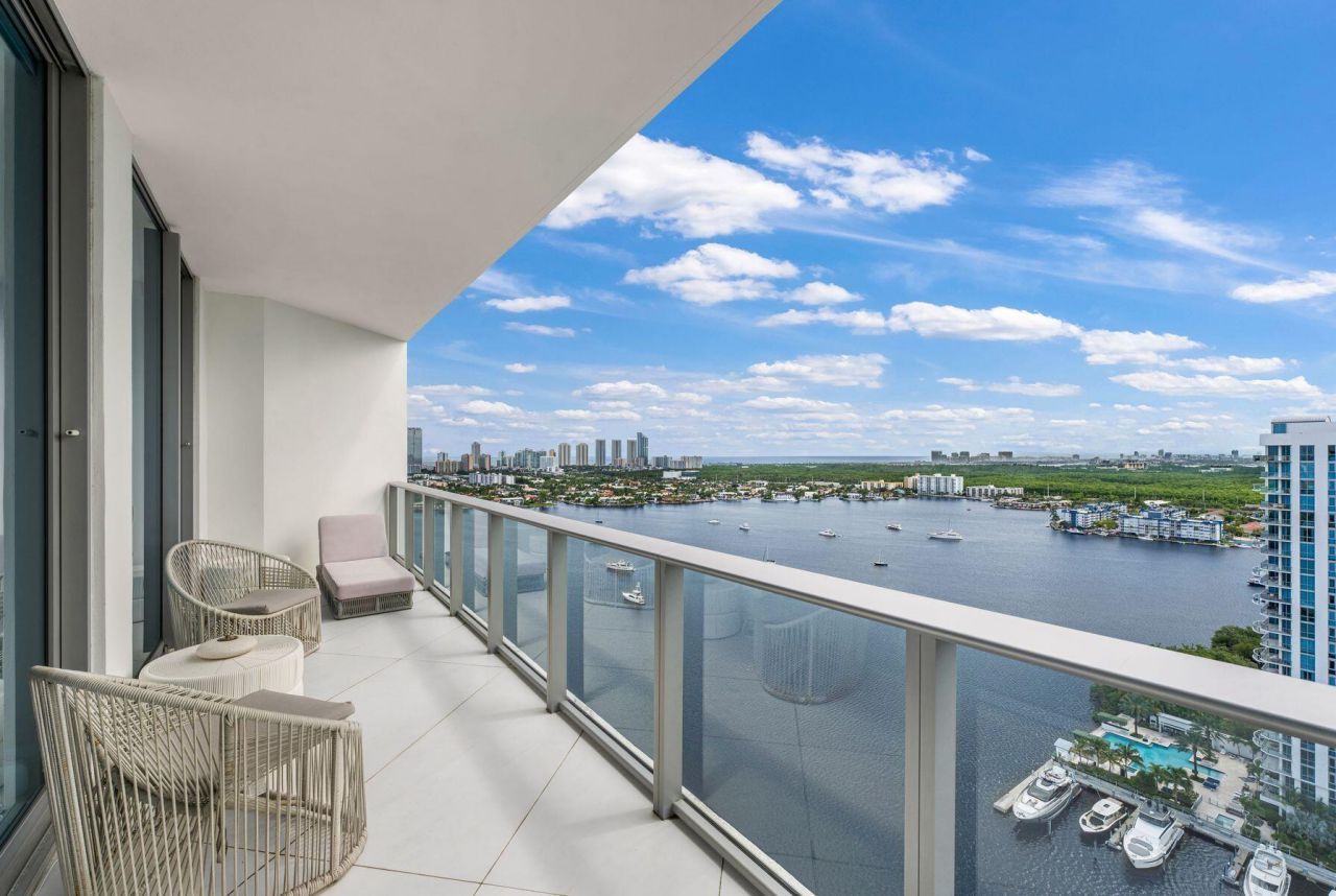 17301 Biscayne Boulevard, Unit PH-7, North Miami Beach, FL 33160 Photo