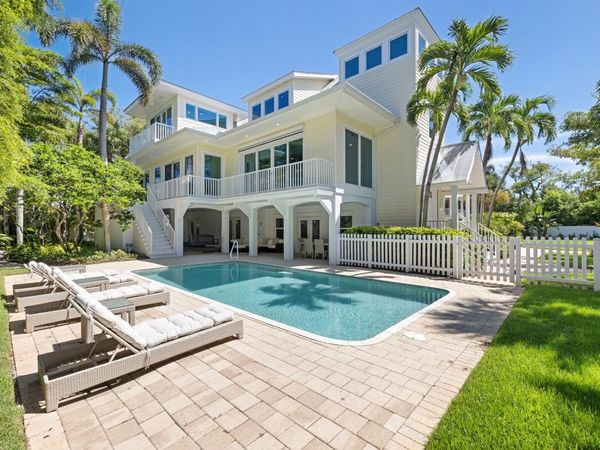 2021 20TH STREET W, BOCA GRANDE, FL 33921