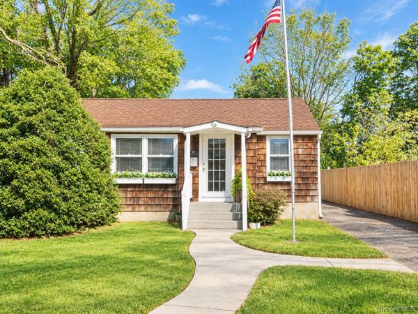 83 Hiddink Street , Sayville, NY 11782