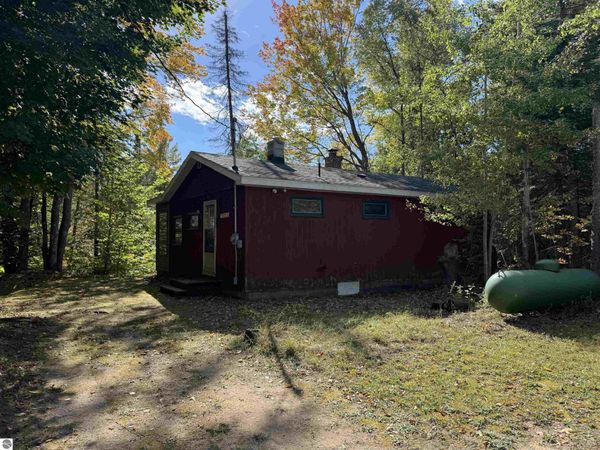 5767 Chaney Creek Drive NW, Rapid City, MI 49676