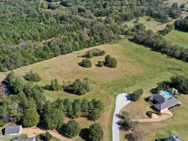 North Estates Dr., Starkville, MS 39759