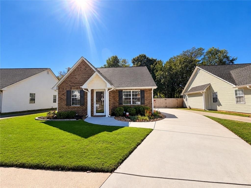 52 Pointe North Drive , Cartersville, GA 30120 Main Photo