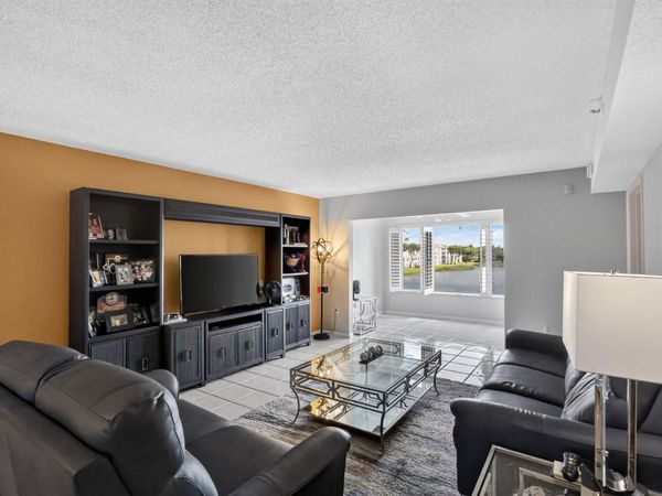 14096 HUNTINGTON POINTE Drive, Unit 305, Delray Beach, FL 33484
