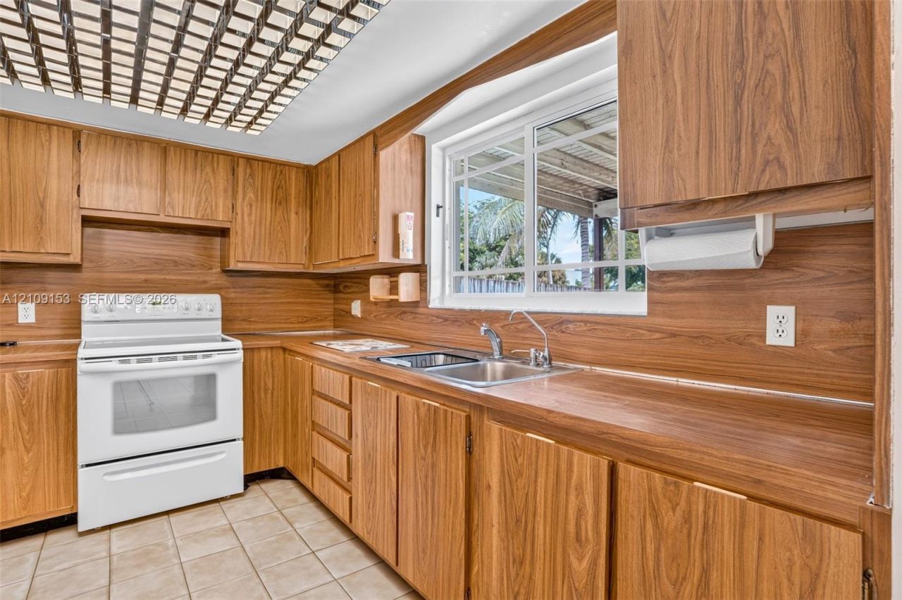 8500 NW 3rd St , Pembroke Pines, FL 33024 Photo
