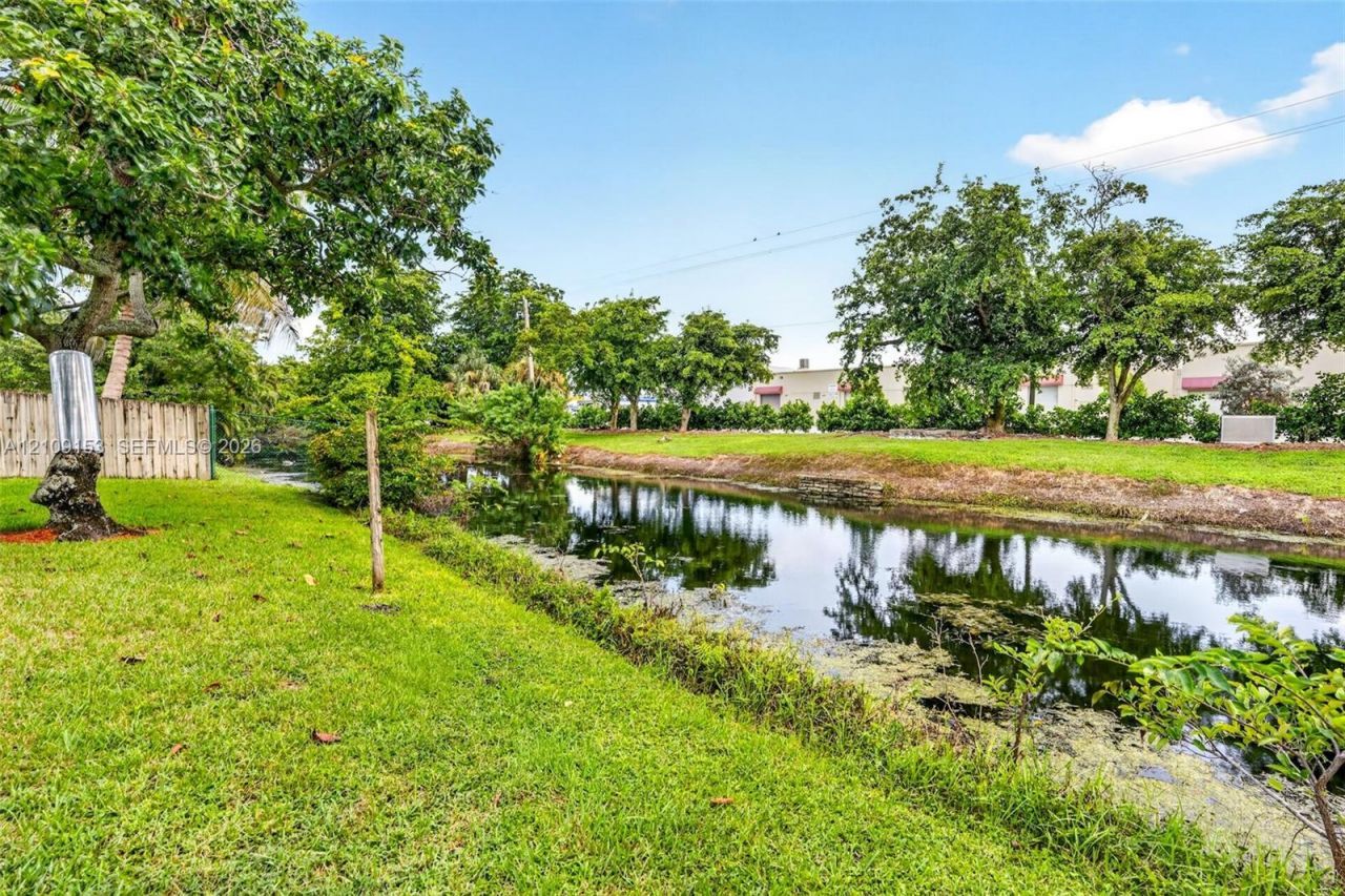 8500 NW 3rd St , Pembroke Pines, FL 33024 Photo