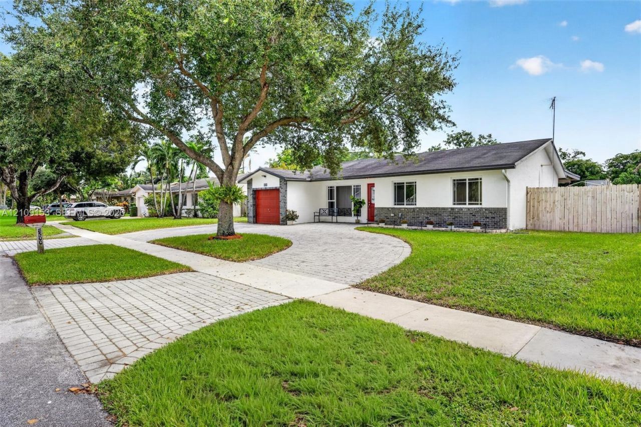 8500 NW 3rd St , Pembroke Pines, FL 33024 Photo