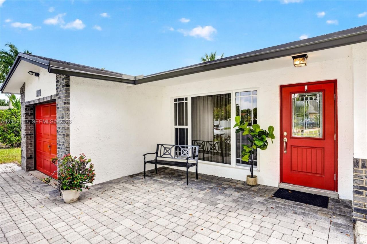 8500 NW 3rd St , Pembroke Pines, FL 33024 Photo