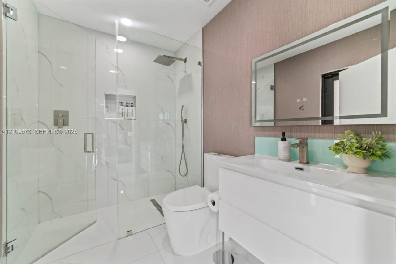 990 NW 131st Ave , Miami, FL 33182 Photo